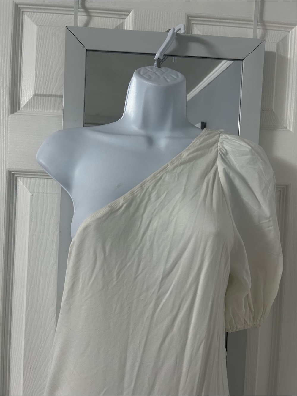 SHEIN One-Shoulder off White Puff-Sleeve Bodysuit